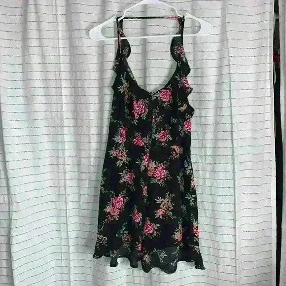 Woman’s floral romper - Picture 3 of 5